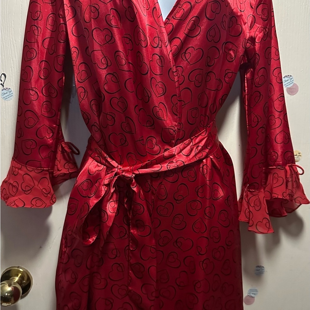 ✨❤️Morgan Taylor Red Velvet Wrap Robe with Ruffled Cuffs✨❤️ - Picture 13 of 16